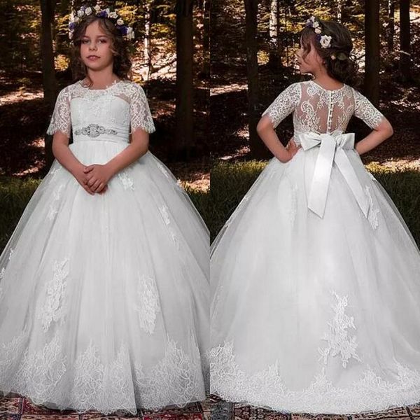 Princesa Primeira Comunhão Vestidos Sheer Jewel Neck Mangas Curtas Rendas Apliques Inchados Tule Flor Menina Vestidos com Cristais e Arco