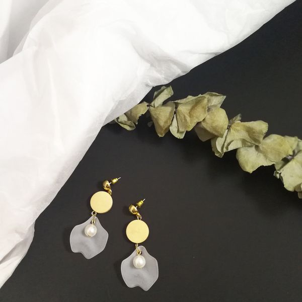 

2018 new handmade literary cold ears earrings retro original wooden round pearls acrylic petals long earrings jewelry, Silver