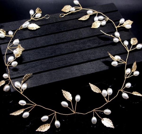 

the bride's golden tiara, the pearl hair and the bridesmaid hair, Silver