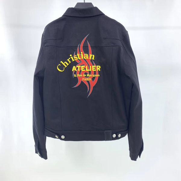 

18FW Христианское ателье Homme вышивка джинсовые куртки пламя случайные пальто Мужчи