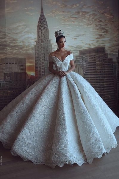 Designer Dubai Árabe Luxo vestido de baile Lace Vestidos de casamento Alças Backless Applique Frisado Capela Trem Vestido de Noiva Vestidos216P