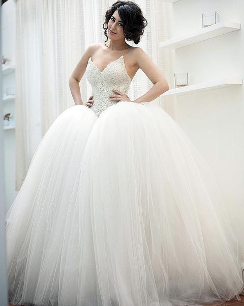

fashion fluffy m-style wedding dresses sparkly crystal beads v-neck sleeveless tulle ball gown bridal dresses saudi arabia wedding dres, White