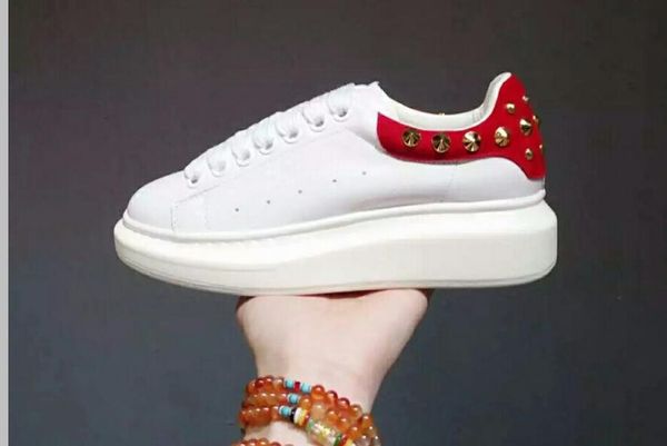 

AM Classics Lovers Low Top White Skull sneakers Mens And Womens Fashion Sneakers Street Footwear Dress Shoe Sports Shoes trainers Red Flat