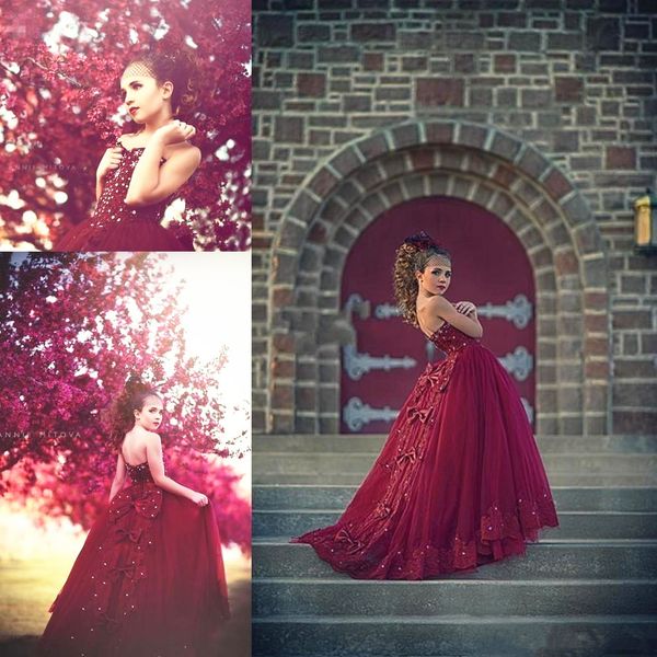 

бордовые девушки конкурс платья блестящие кристаллы лук кружева без бретелек линии маленькие девочки партии платья девушки цветка платье на, White;red
