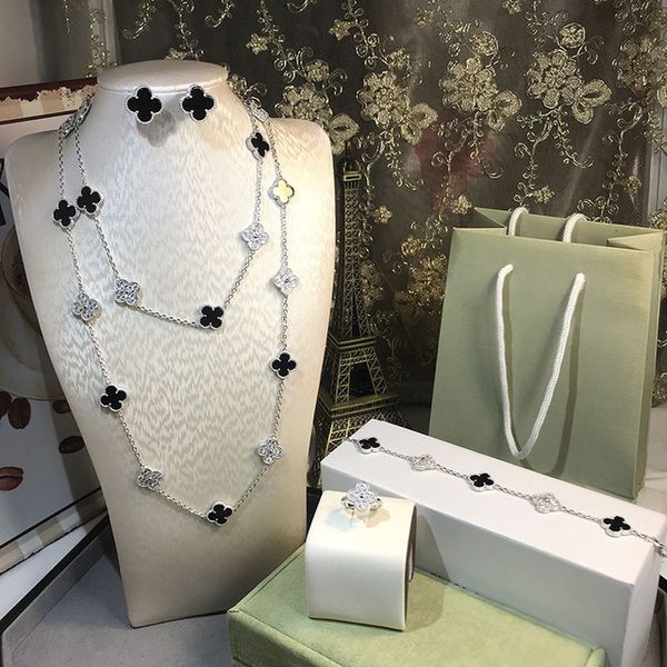 

Pulseira, brincos e colar nyk3