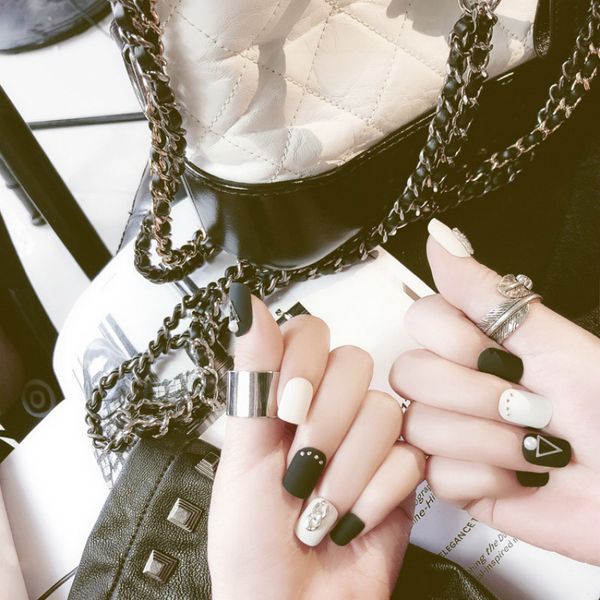 

sexemara 24pcs black nail-finished matte frosted and elegant medium and long length bright fake nail patch artificial nails, Red;gold