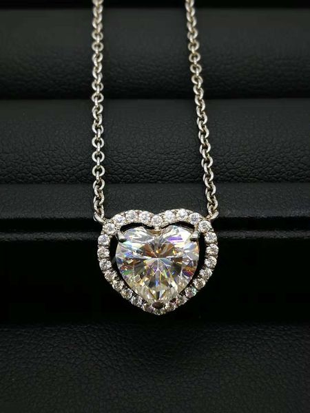 Nuovo arrivo 9k, 14k, 18k oro romantico a forma di cuore collane con ciondolo taglio a cuore moissanite certificato diamante colore D / F con un certificato