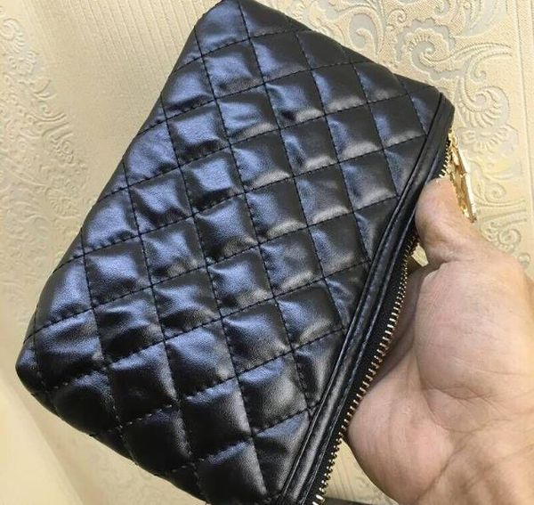 

2018 Fashion makeup bag famous logo quilted gold black color with box cosmetic case luxury party makeup organizer bag clutch bag