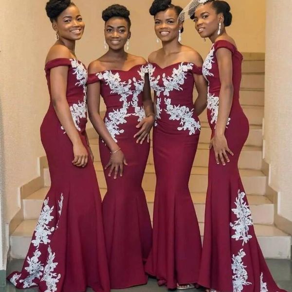 Abiti da damigella d'onore lunghi in stile Nigeria con spalle scoperte Abiti da damigella d'onore a sirena bordeaux con applicazioni in pizzo Abito da damigella d'onore da sposa economici