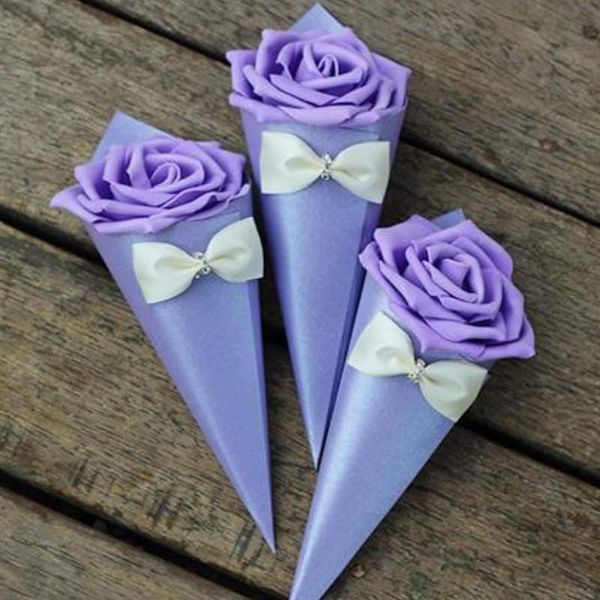 Scatole di caramelle nuziali Fiori di carta rosa Forma di cono Bowknot Diamante Scatole di caramelle di vari colori Decorazioni per la tavola di nozze Confezione regalo per feste