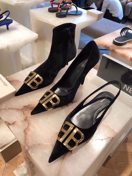 

Wholesale 12 genuine leather with Medusa head Pumps Women Dress Wedding Shoes Brand Designer Pointed toe high heels T Show Ladies