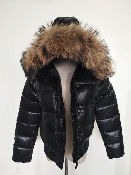 

M женщин вниз куртка утолщение Short down parkas 100% реальный енот меховой воротник капюшон вниз пальто Черный / красный цвет