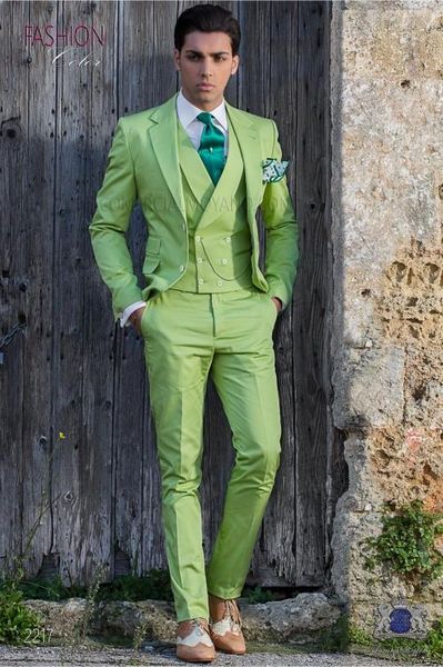 Smoking da sposo alla moda Due bottoni verde chiaro Notch Risvolto Groomsmen Matrimonio Mens Blazer Dinner Party Suit (giacca + pantaloni + gilet + cravatta) J755