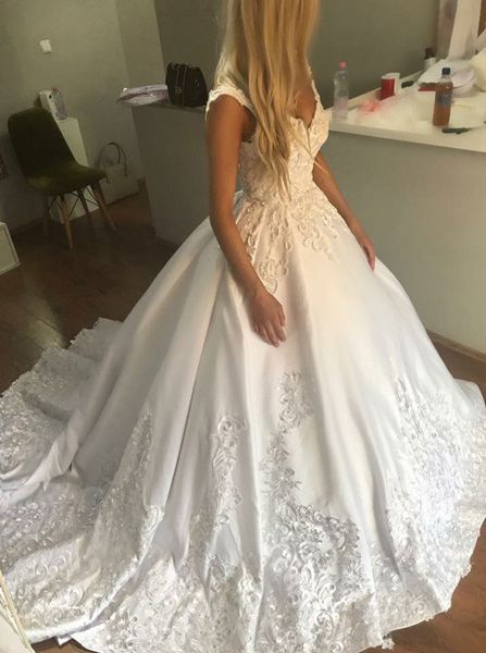 

selling sleeveless court train v neck ivory wedding dresses bridal gowns with appliques in stock, White