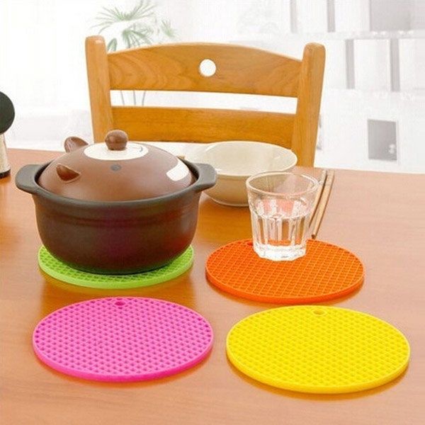 

1 pcs durable silicone pad kitchen tools coasters heat insulation round colorful bowl saucepan mat 2018