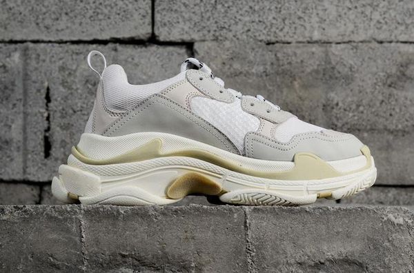 

2018 pari triple de igner luxury hoe men women fa hion original quality triple neaker retro ca ual dad trainer dirty hoe