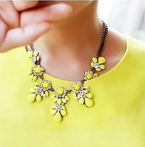 

2015 new fashion bib choker necklace fluorescence yellow colors crystal gem flower drop for women statement necklace, Golden;silver