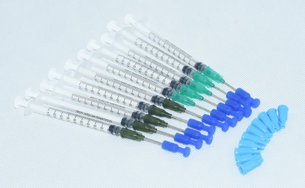 

1ml syringe with 14g and 18g 1'' blunt needle with matching cap (pack of 10