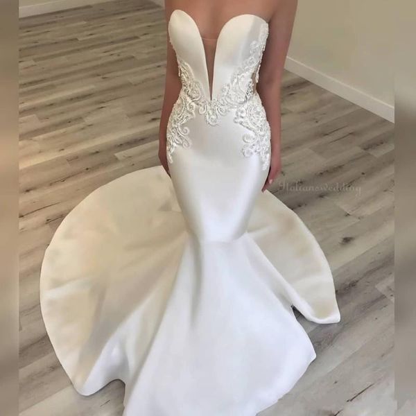 Satin-Meerjungfrau-elegante Kleider Sexy Schatz-Spitze-Applikationen Perlen-Strand-Brautkleider Anmutiges französisches königliches Hochzeitskleid