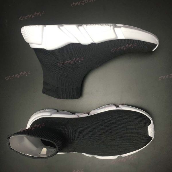 

С Box 2020 дешево Лучшее качество Speed ​​Trainer Черный Дизайнерские кроссовки Мужчины Женщины Черный Красный Повседневная обувь Мода носки тапки Размер 35-45