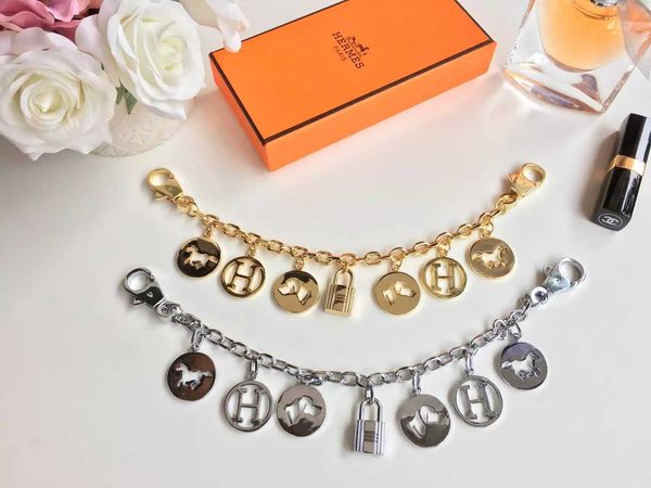 

High Quality Brand Design H KEY HOLDERS CHARMS MORE CHARM KEY HOLDERS BAG CHARMS TAPAGE BAG TWIST BAG CHARM M68197