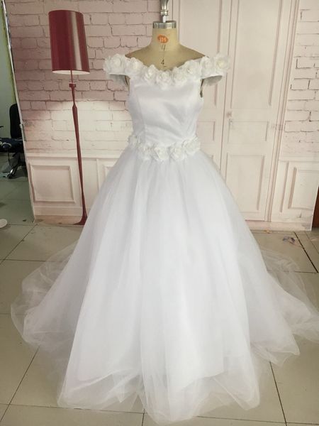 

elegant vintage sleeveless v-neck a-line long off shoulder wedding dress with buttons floor length white flower muslim bridal gown for women