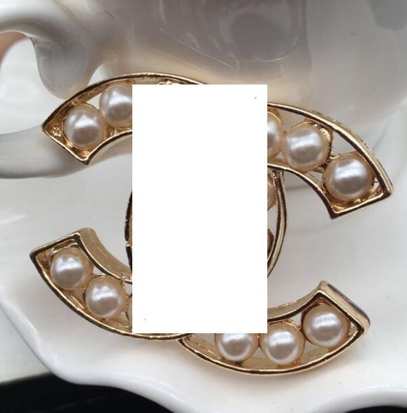

Fashion new ladies alloy pearl hollow letters brooch designer girl gifts wedding bridal jewelry accessories