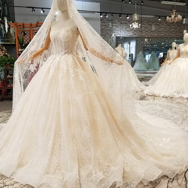 

luxury tassel wedding dress with long veil o neck sleeveless ball gown lace light champagne bridal dress 2019 vestido de noiva, White