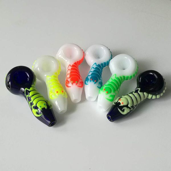 Commerci all'ingrosso 4 pollici Glow in the Dark Glass Spoon Pipe Bruciatore a nafta Tubi Scorpion Heady Glass Tubi luminosi Tubi di fumo GID10