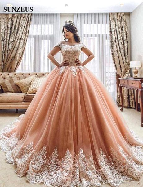 

Элегантный С Плеча Кружева Quinceanera Платья 2019 Тюль Аппликация Бальное Платье Развертки Поезд Платья Выпускного Вечера Для Партии