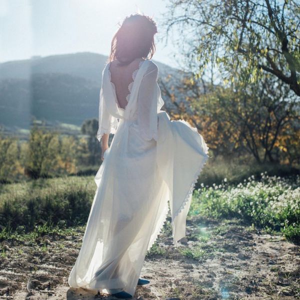 Abiti da sposa eleganti in stile bohémien country Abiti da sposa in chiffon Boho senza schienale con scollo a barchetta con applicazioni in pizzo Treno fluido su misura