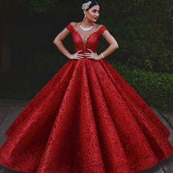 Affascinanti abiti da ballo abiti da ballo glamour abiti da sera lunghi in pizzo rosso pieno splendidi abiti formali con abito da tappeto rosso con spalle scoperte Dubai