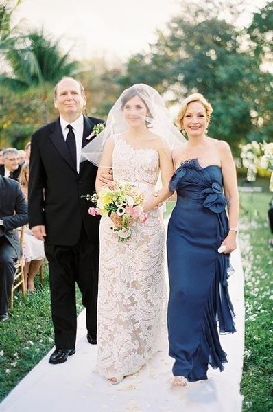 Темно-синий мать невесты Платья формальные мать невесты жених платья для свадьбы платье оболочка вечерние платья рябить цветок без бретелек
