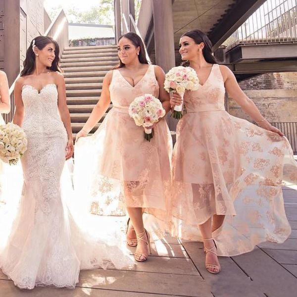 

2018 High Low Bridesmaids Dresses V-Neck Lace Applique Sleeveless Tulle Wedding Party Bridesmaid Dress Sexy See Through Prom Dresses