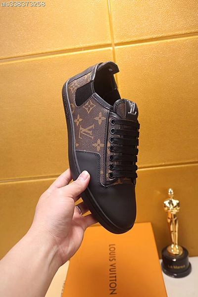 

19ss newest upscale hot men vv Party Wedding Shoes black white brown suede low top sneakers,design causal shoes