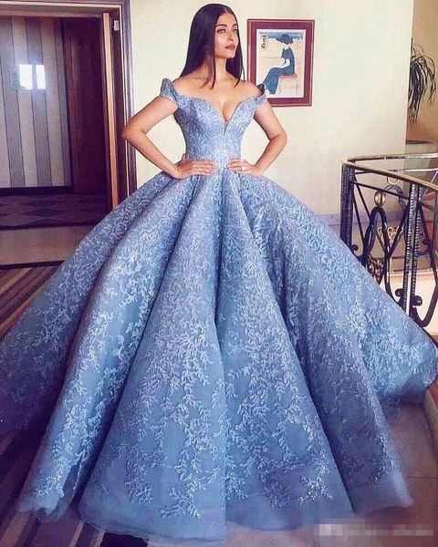 

Ellie Saab Светло-Голубой Элегантный С Плеча Quinceanera Платья 2018 Кружева Аппликации Бальное Платье Пухлые Сладкий 16 Партии Платья Красоты Платья