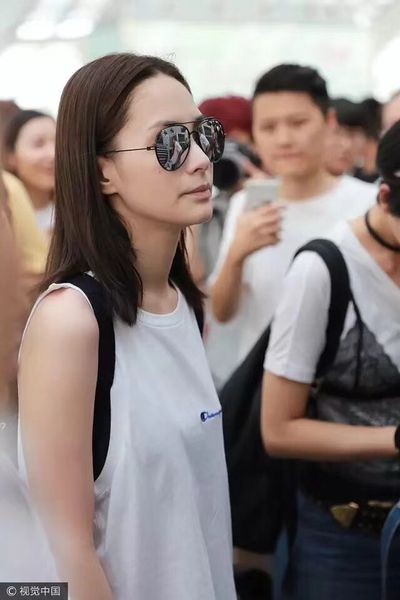 

fashionable 100 take a pair of sunglass star the rivet of the same style 7057, partial light sunglasses men and women couple is the same sty, White;black