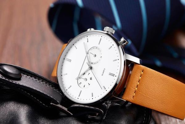 

new leather watch of 2018 waterproof fashionable quartz watch leisure business binocular double calendar men's watch, Slivery;brown