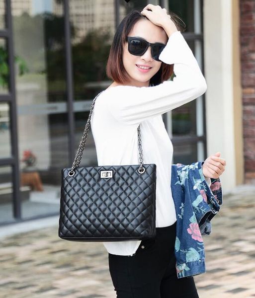 

2019 Hot sell Classic Fashionable women lady shoulder Shopping bag Handbags Girl Travel Make-up work bag wallet Black color