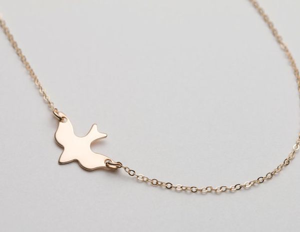 

1pc flying bird pendant necklace unrestrained peace dove fashion little swallow sky animal abstract european and lucky woman mother men&#039, Silver