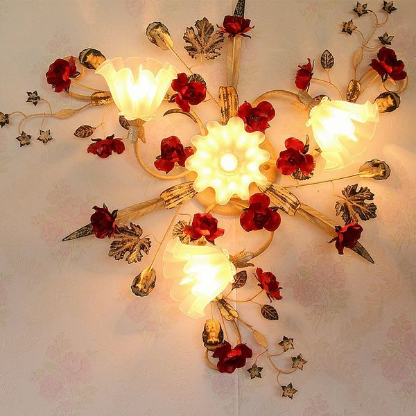 Wohnzimmer Deckenlampe Französisch Distressed RED Metall Rose Blume Lampenschirm Romantische Schlafzimmer Deckenlampe Land Rustikale Deckenbeleuchtung