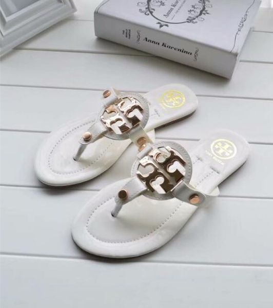 

2019 стилей импортных мужских тапочек, монокожи с верхним слоем, высококачественное отверстие 1: 1, оригинальная модернизированная подошва