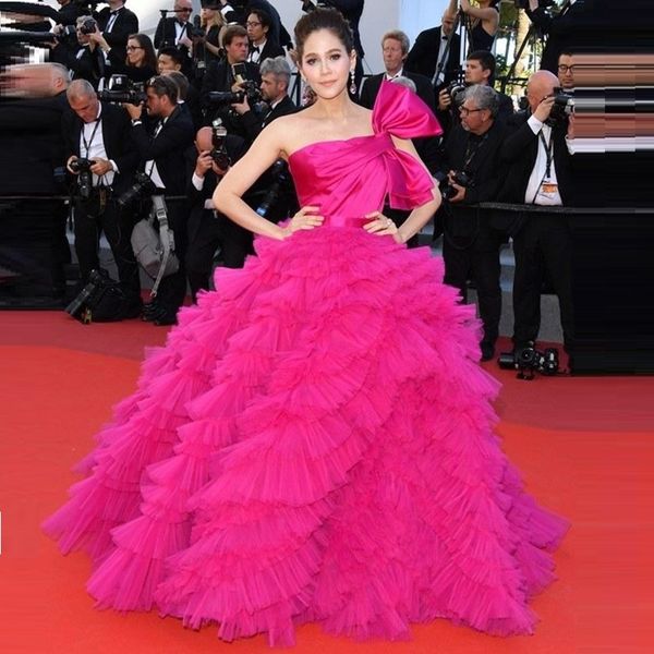 

2021 custom made ruffles fuchsia one-shoulder backless princess ball gown prom dress 2019 cannes film festival celebrity dresses, Black