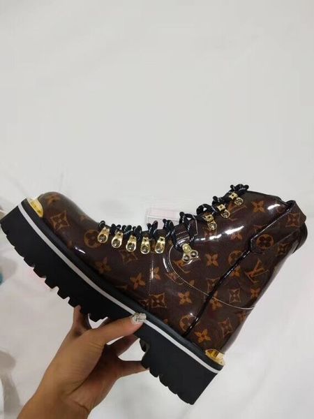 

2019 branded women print glazed leather ankle martin lace-up boots designer lady thick rubber outsole .5cm chunky heel star trail boots, Black