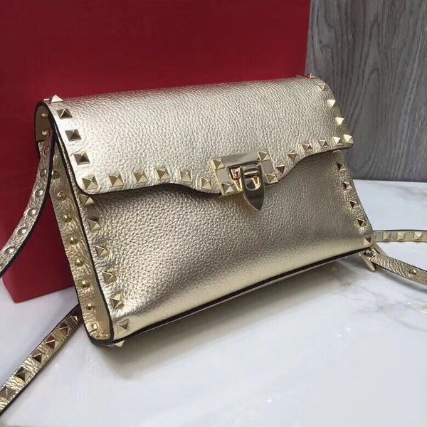 

2019 New Vintage skin rivet bag, fashion, wide band, shoulder strap, shoulder bag, small square bag.