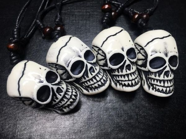 

12 pcs yqtdmy demon style skull imitation carving rock necklace, Silver