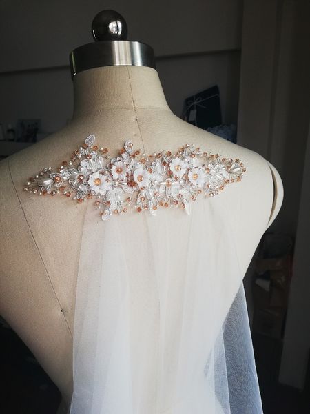 

chapel wedding veil new arrive 2m cut edge bridal veil with comb beaded pearls wedding veils white one layer lace long bridal veils, Black