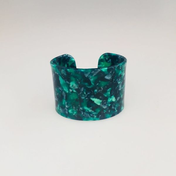 

women's new simple tortoise shell cuff bracelet green tone 1 7/8" l 2 4/8"x2" d, White