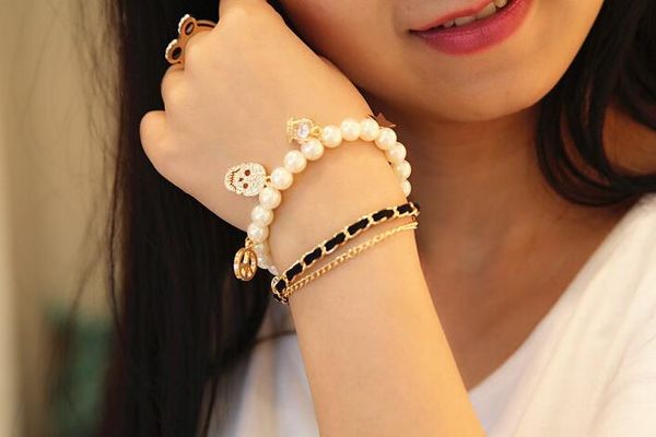Heißes koreanisches mehrschichtiges Damenarmband, Perlenschädel-Stil, koreanischer Zirkonium-Diamant-Kronen-Stern-Stil, raffiniert und elegant