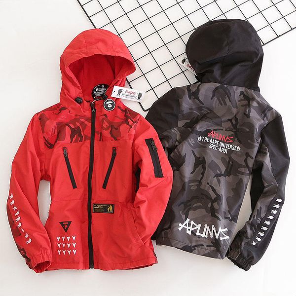 

the 2018 children's hooded camouflage stitching style combined with single-face velvet lining coat is fashionable and casual, Camo